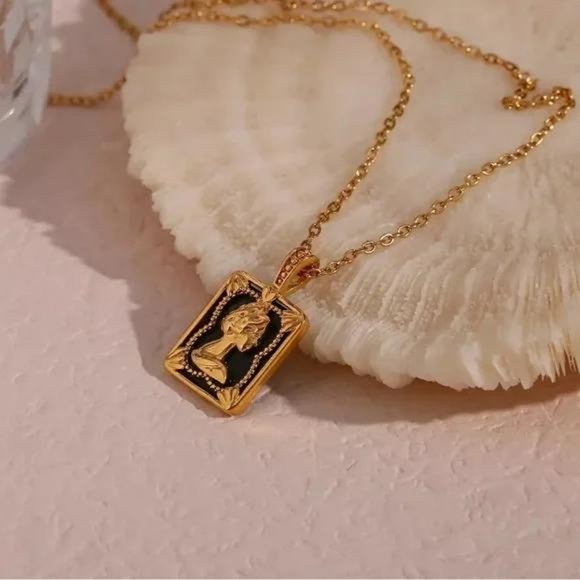 New Queen 18K Gold Black Square Pendant Necklace, NICE NECKLACE, CUTE NECKLACE - Picture 3 of 5